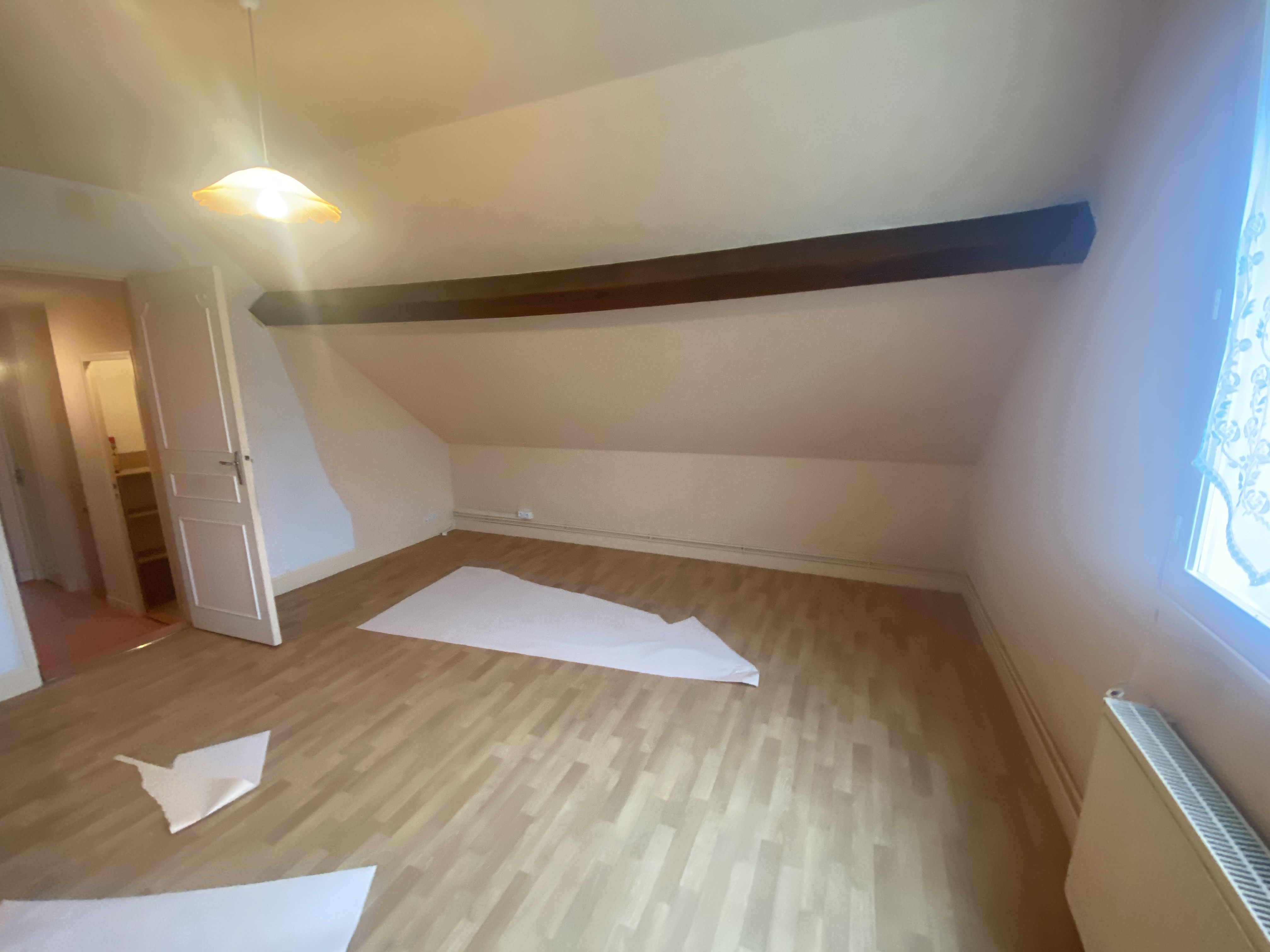 Chambre mansardée de gauche avant les travaux